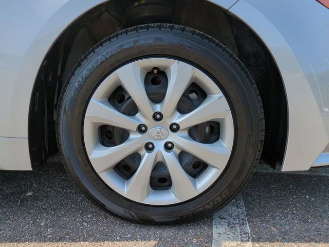 Used 2025 Toyota Corolla LE w/ Convenience Package image 11
