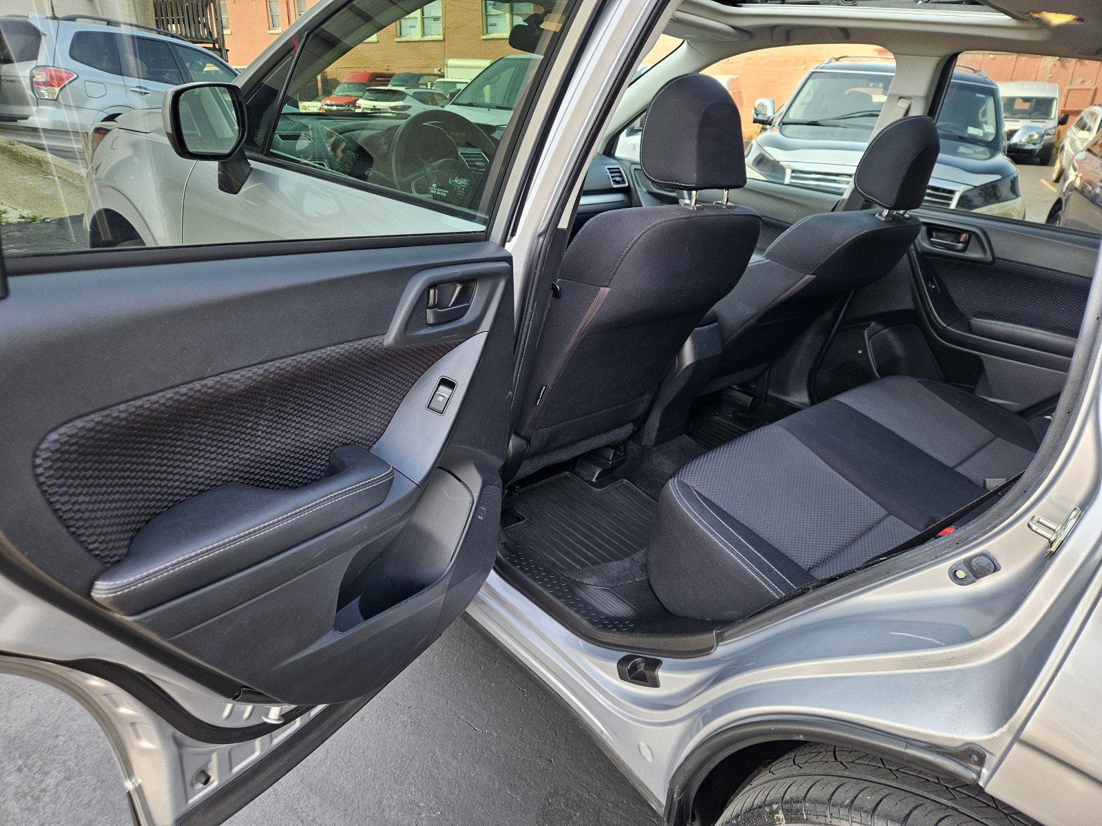Used 2018 Subaru Forester 2.5i Premium w/ All-Weather Package AWD/4WD image 13
