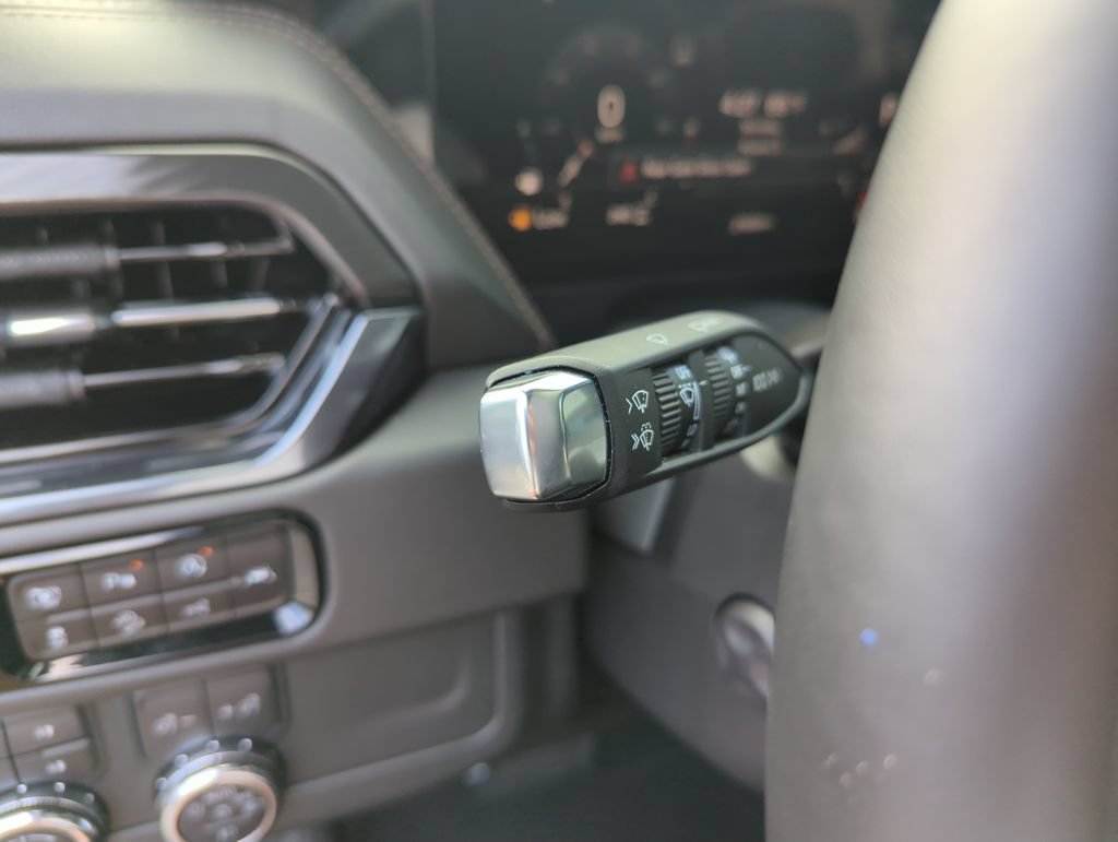 Used 2025 GMC Yukon AT4 w/ AT4 Premium Package AWD/4WD image 20