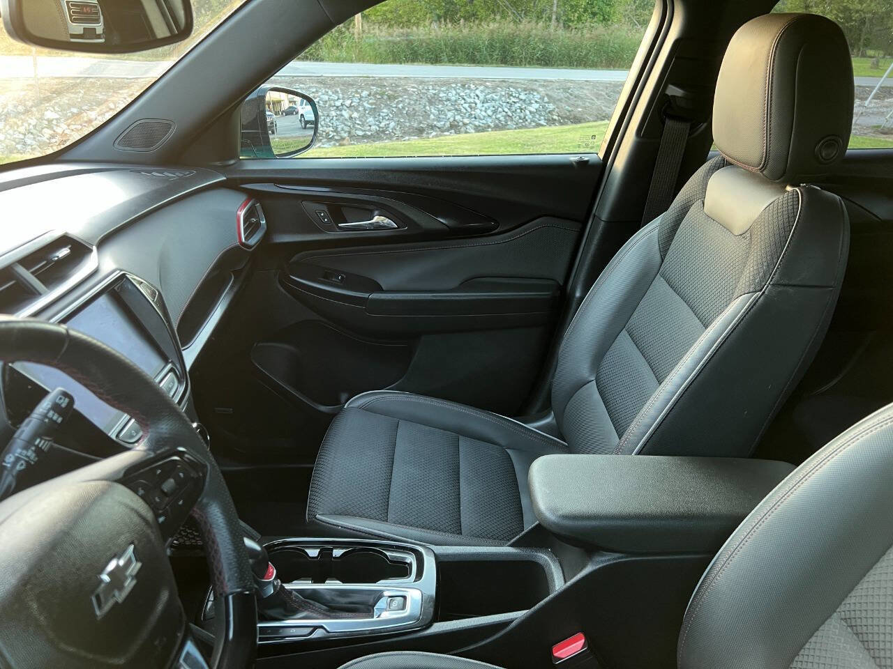 Used 2021 Chevrolet TrailBlazer RS w/ Technology Package image 11