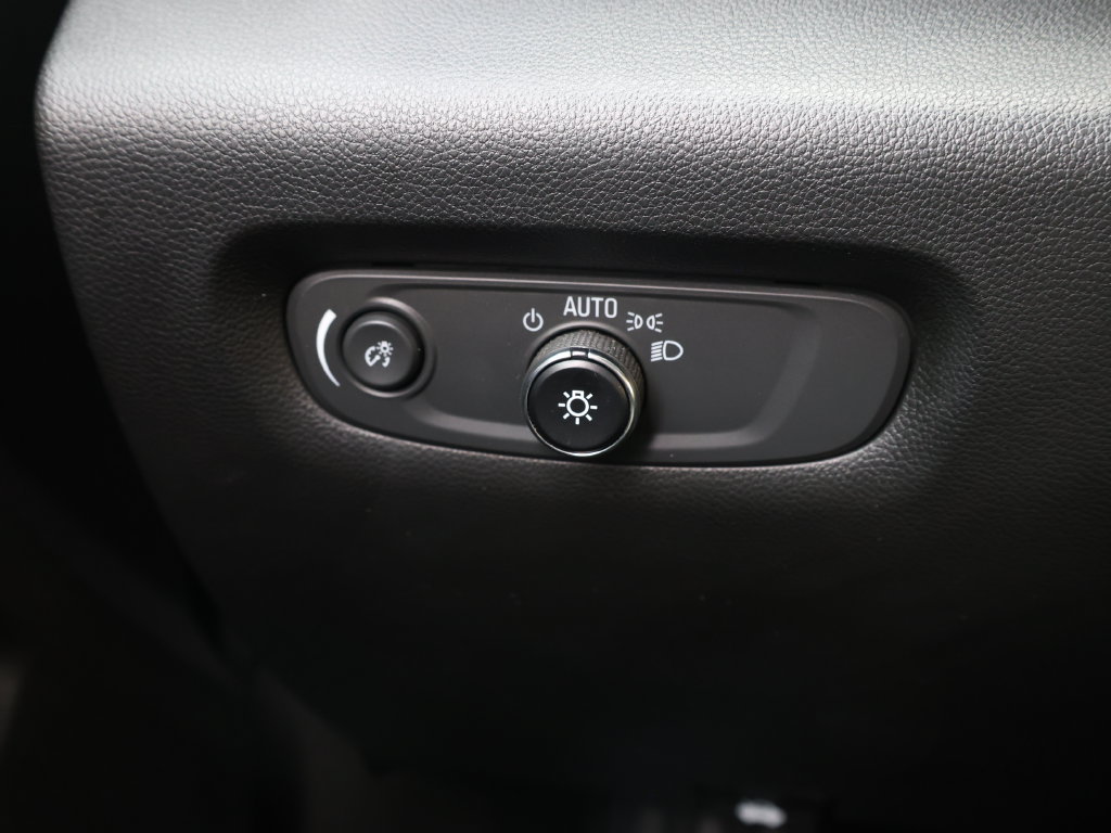 Used 2023 Chevrolet Traverse LS FWD image 29