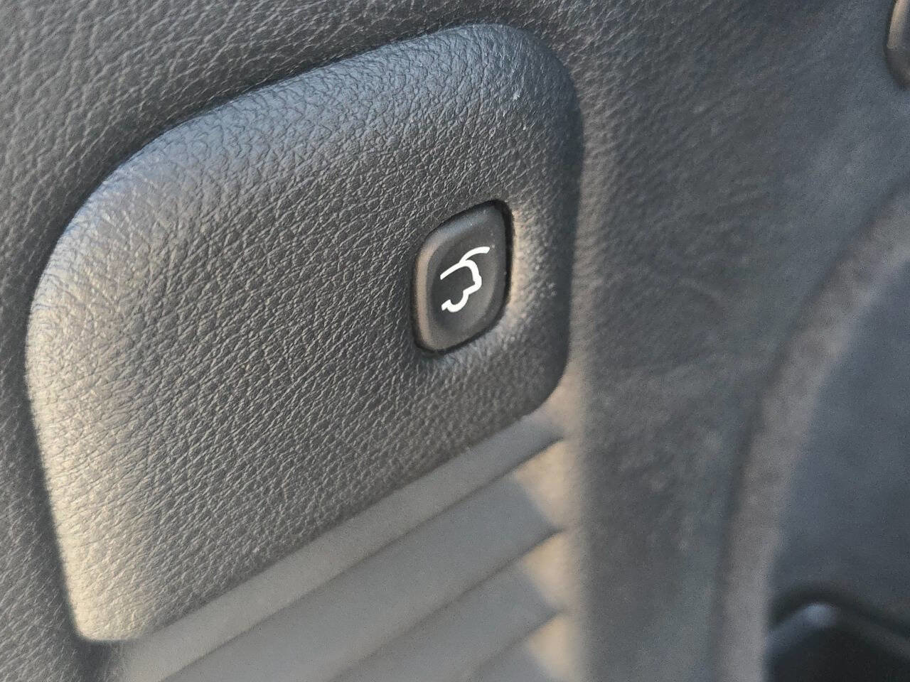 Used 2017 Jeep Grand Cherokee Altitude image 19