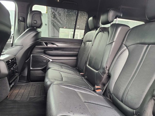 Used 2023 Jeep Wagoneer Series III w/ Preferred Equipment Group AWD/4WD image 27