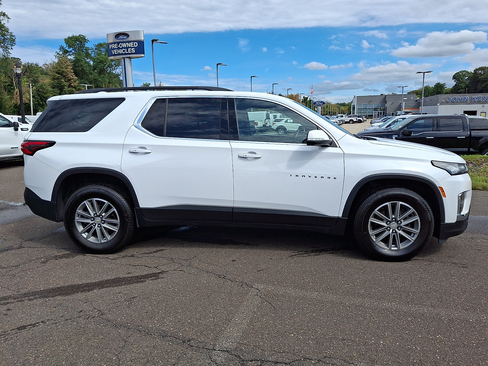 Used 2023 Chevrolet Traverse LT w/ Rear Camera Mirror Package AWD/4WD image 7