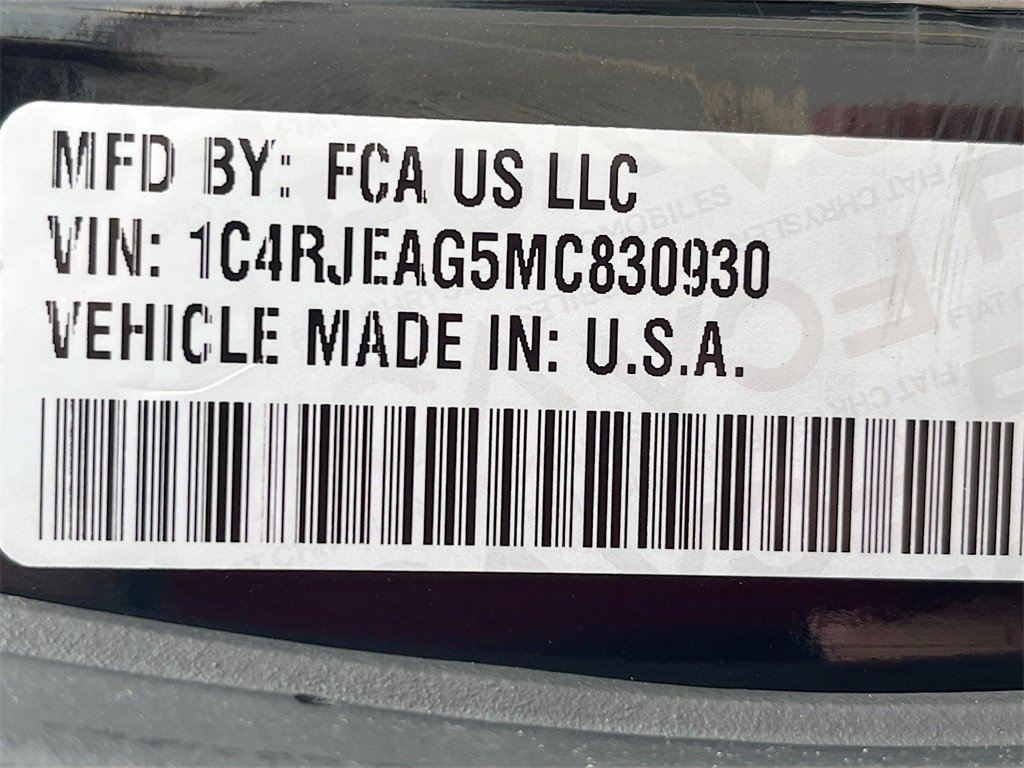 Used 2021 Jeep Grand Cherokee Laredo image 30