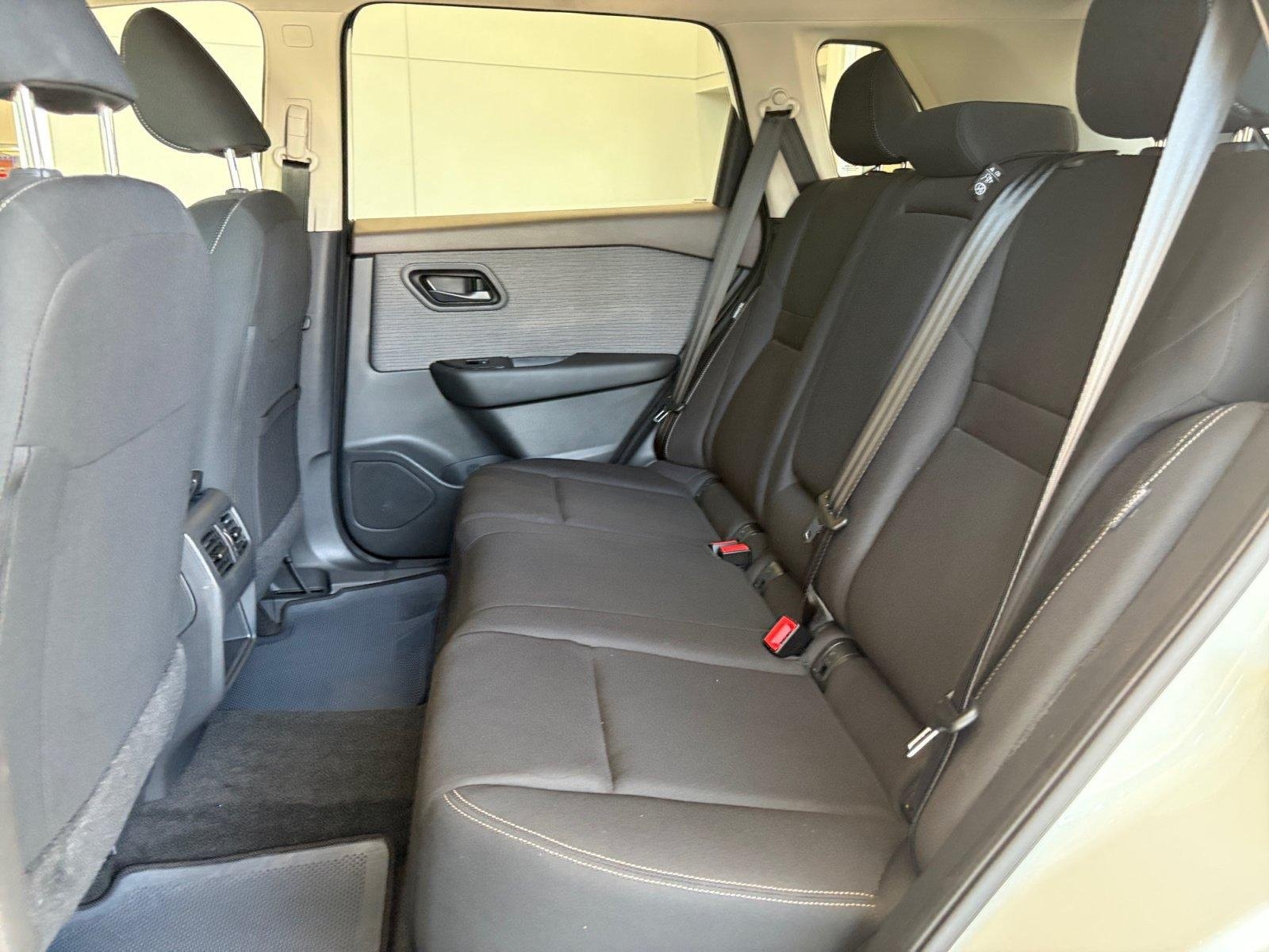 Used 2023 Nissan Rogue S FWD image 15