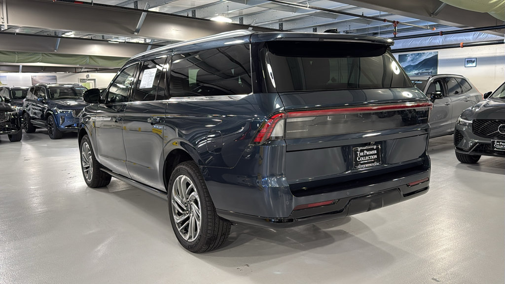 Used 2026 Lincoln Navigator L Reserve AWD/4WD image 4