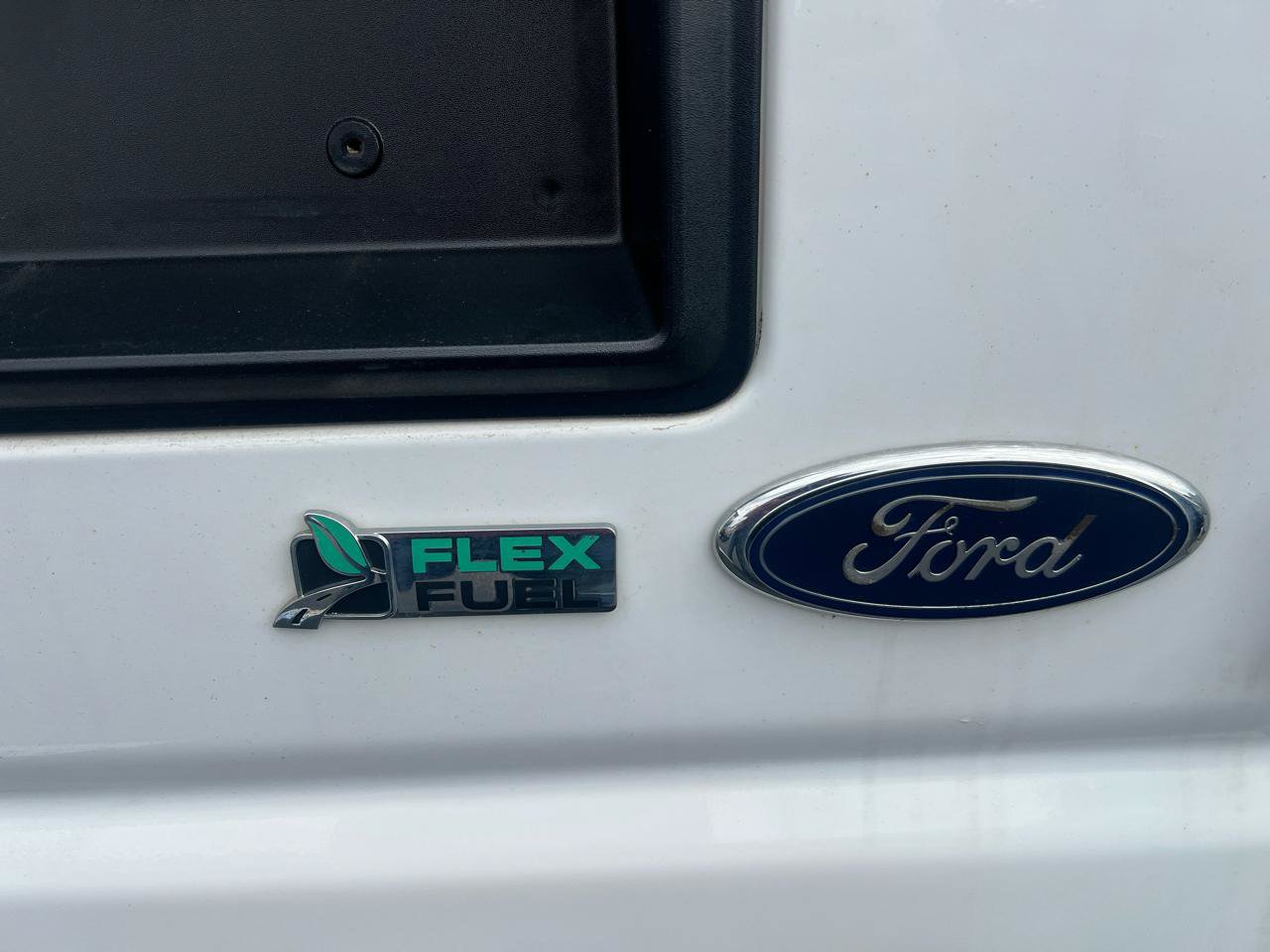 Used 2014 Ford E-350 and Econoline 350 Extended Super Duty RWD image 6