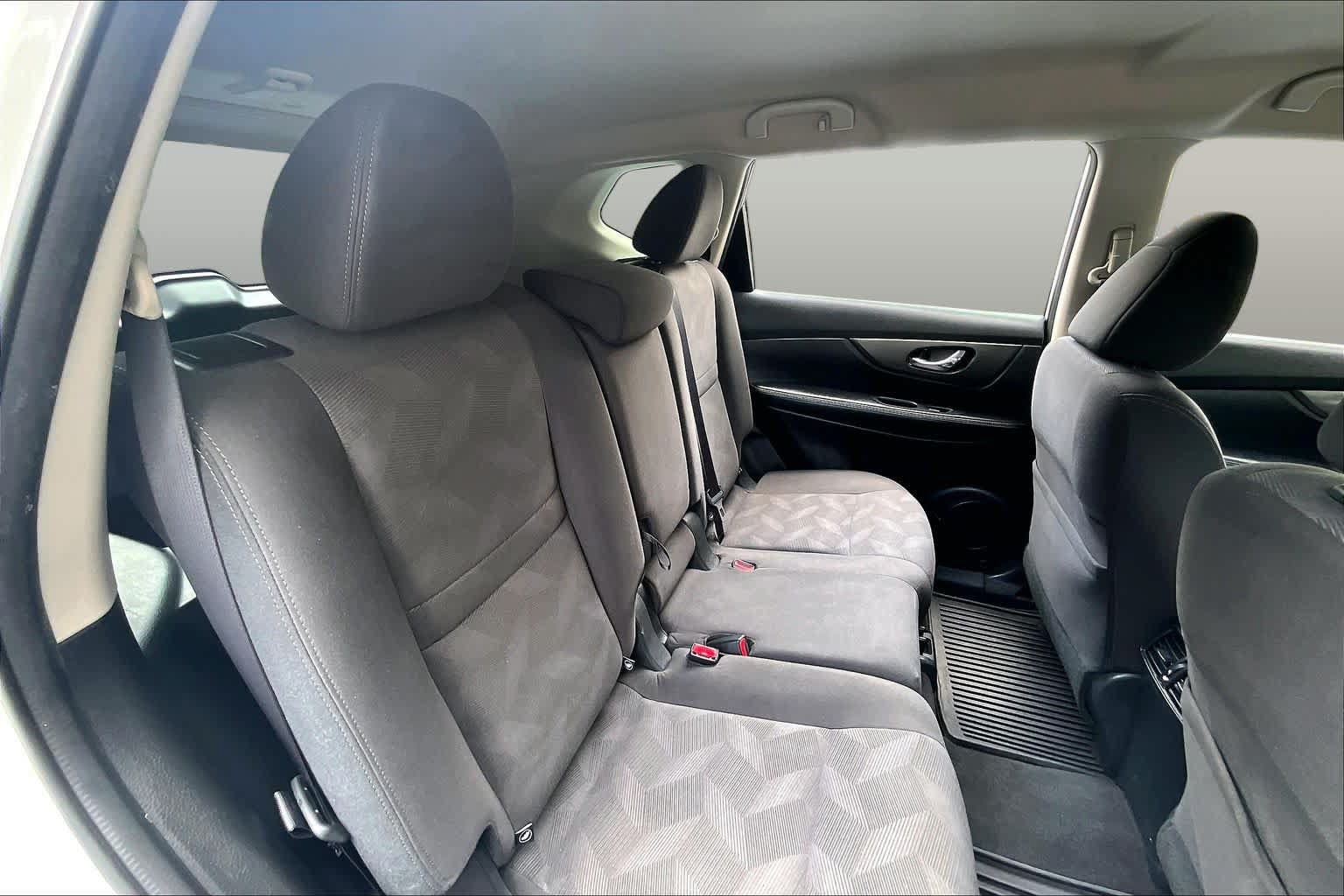 Used 2016 Nissan Rogue SV FWD image 20