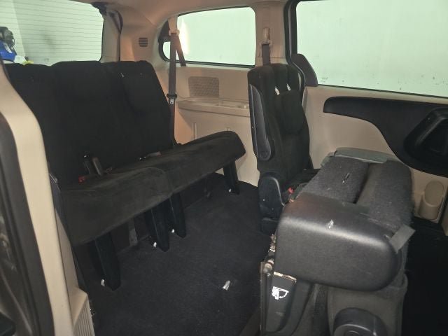 Used 2016 Dodge Grand Caravan SXT FWD image 6