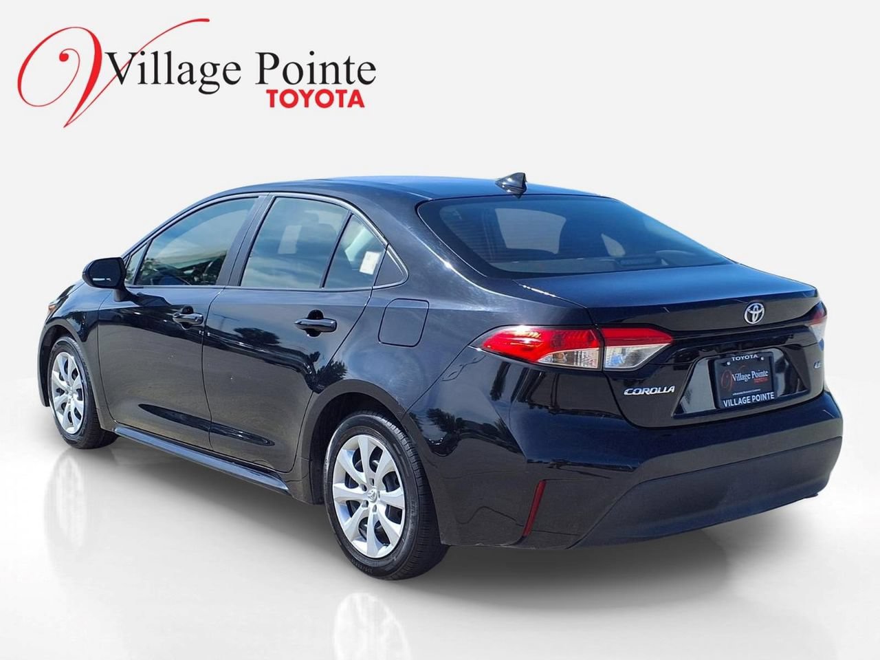 Used 2024 Toyota Corolla LE FWD image 3