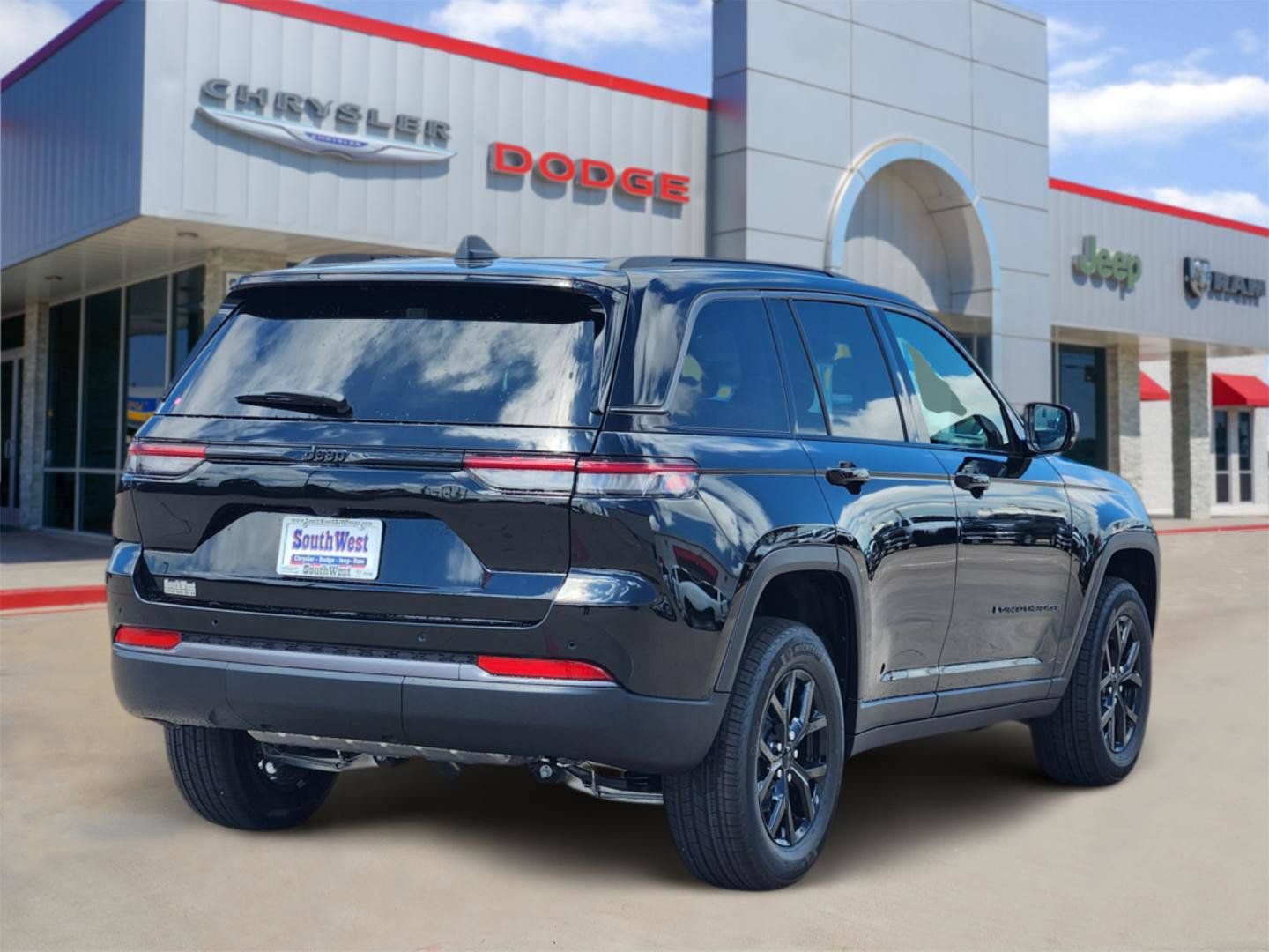 New 2026 Jeep Grand Cherokee Altitude RWD image 5