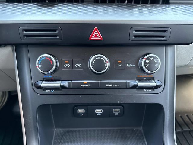 Used 2023 Kia Carnival LX FWD image 25