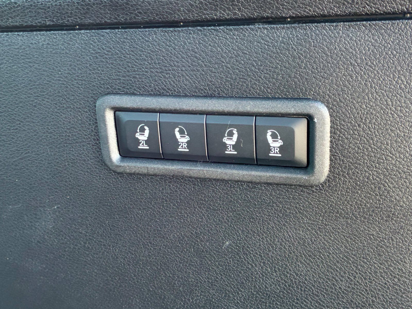 Used 2024 Jeep Wagoneer Series II w/ Flexible Seating Group RWD image 19
