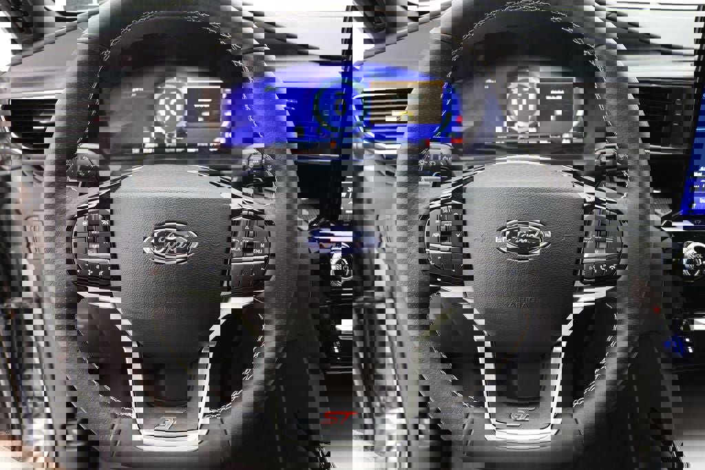 Used 2024 Ford Explorer ST w/ Technology Package image 16