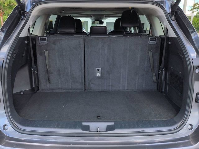Certified 2024 Toyota Highlander XLE FWD image 13