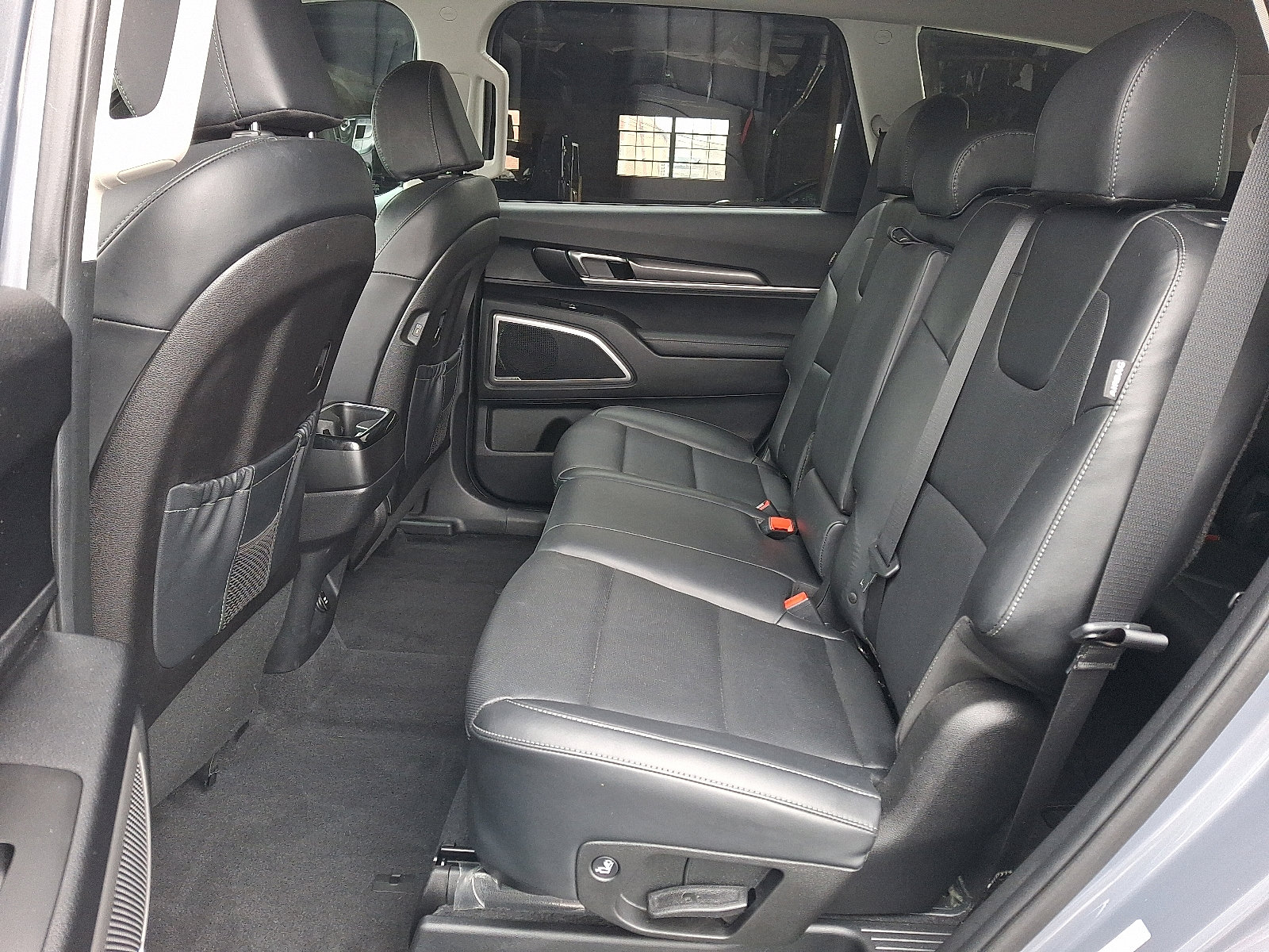 Used 2023 Kia Telluride LX image 11