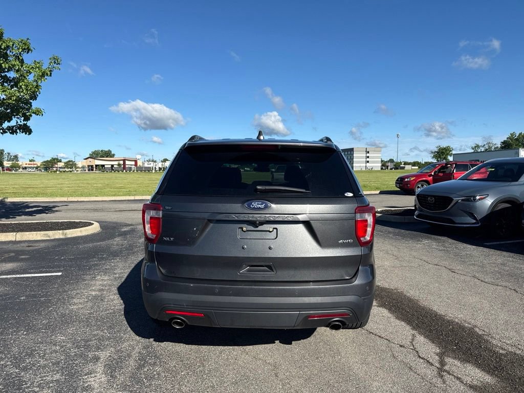 Used 2017 Ford Explorer XLT w/ Equipment Group 202A AWD/4WD image 9