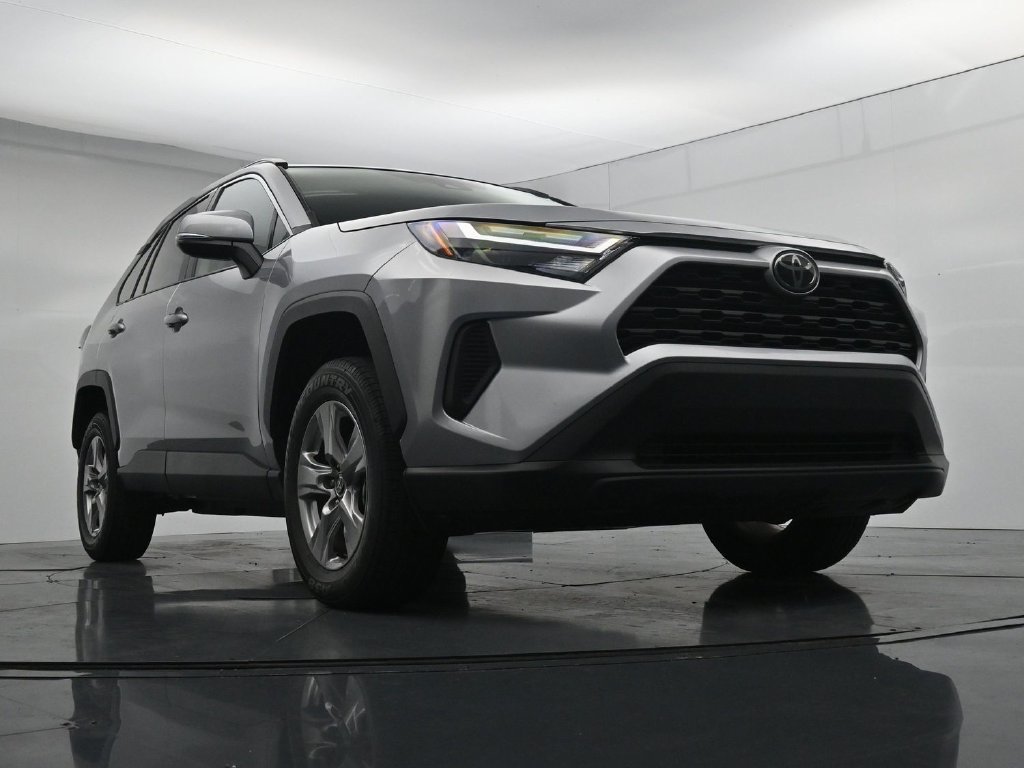 Used 2025 Toyota RAV4 XLE AWD/4WD image 18