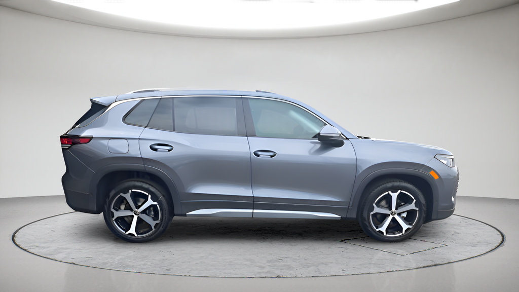 New 2025 Volkswagen Tiguan SE FWD image 1