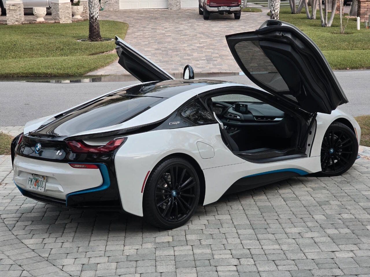 Used 2019 BMW i8 Coupe image 9