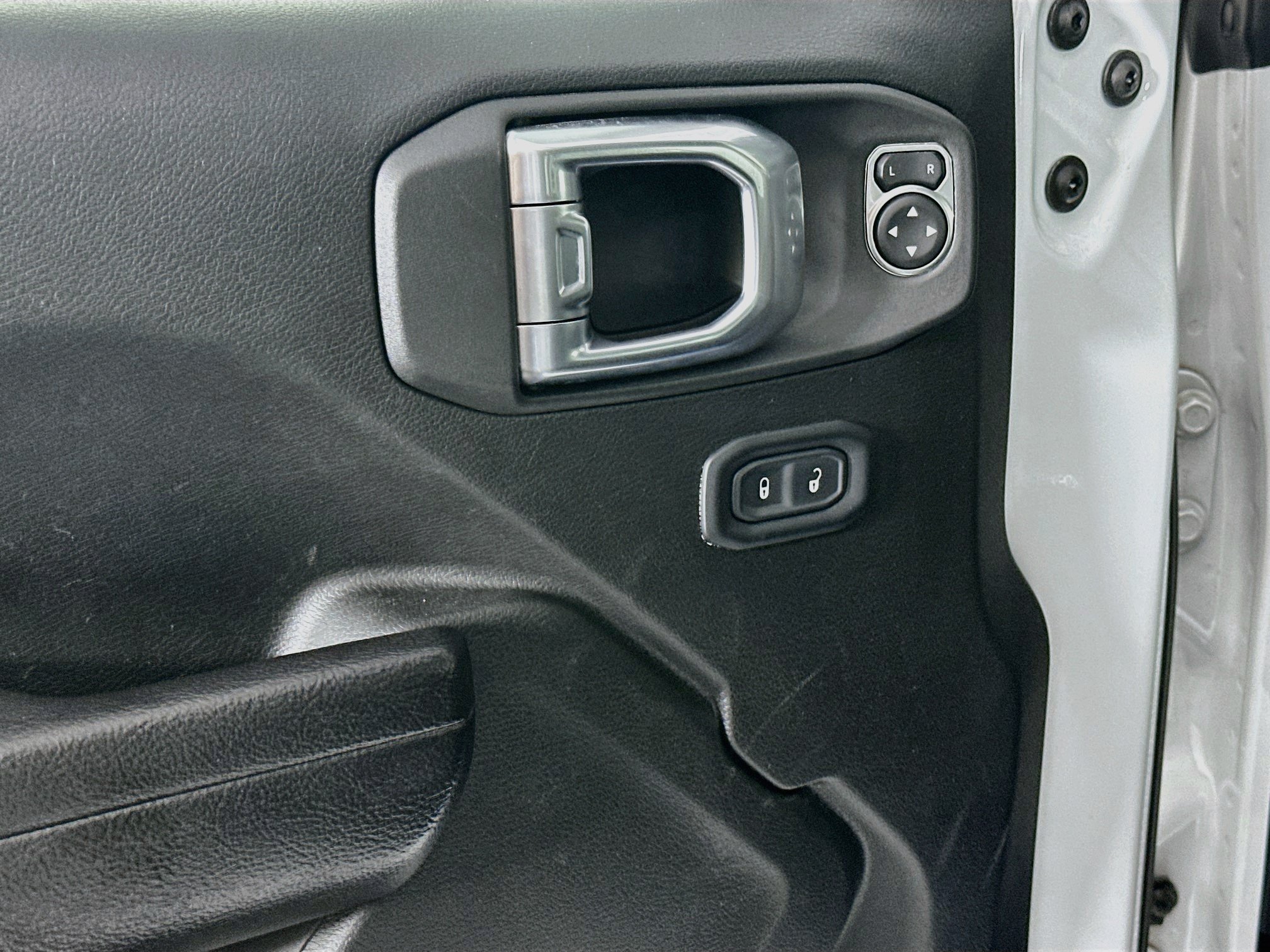 Used 2023 Jeep Wrangler Unlimited w/ Cold Weather Group AWD/4WD image 15