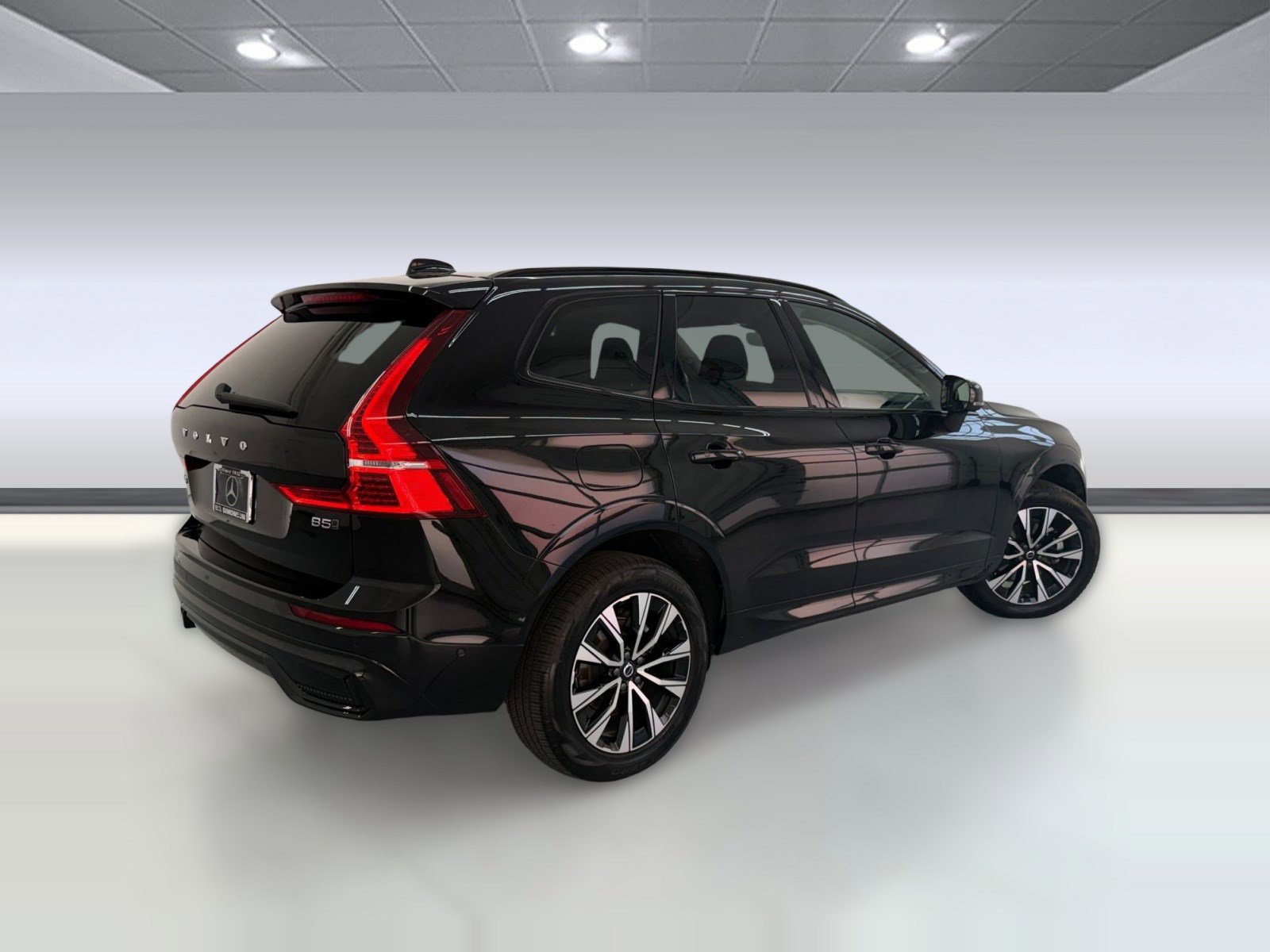 Used 2025 Volvo XC60 B5 Plus image 8