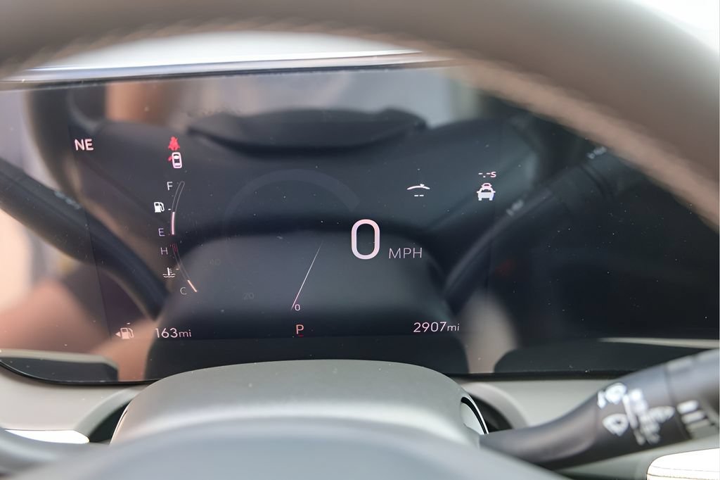 Used 2025 Buick Encore GX Avenir w/ Avenir Technology Package FWD image 10