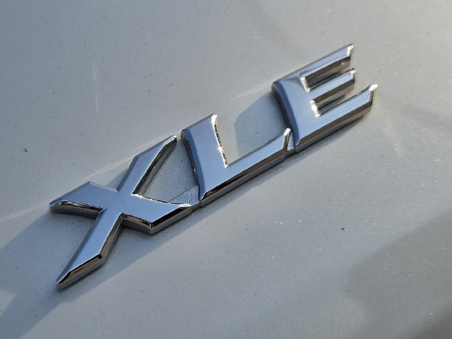 Certified 2025 Toyota Sienna XLE FWD image 9