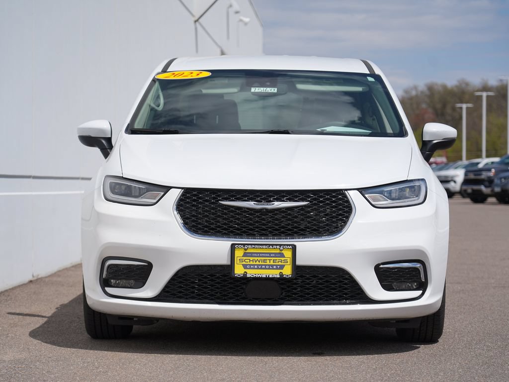 Used 2023 Chrysler Pacifica Touring-L FWD image 8