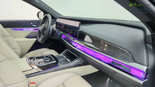Used 2023 BMW 740i w/ Parking Assistance Package image 20