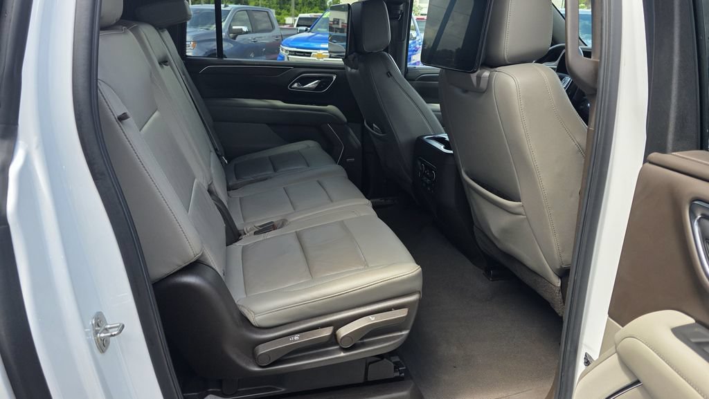 Used 2021 Chevrolet Suburban LT w/ Luxury Package RWD image 7