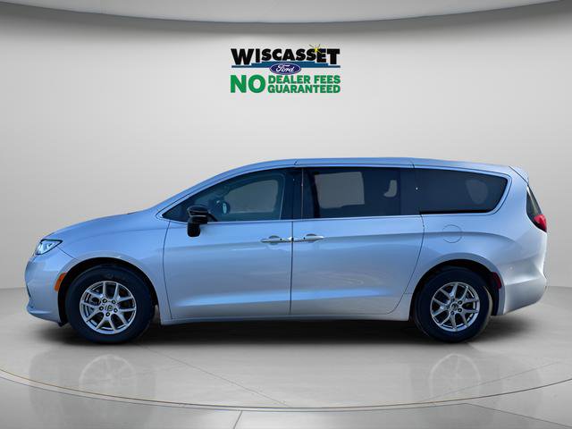 Used 2024 Chrysler Pacifica Touring-L FWD video 2