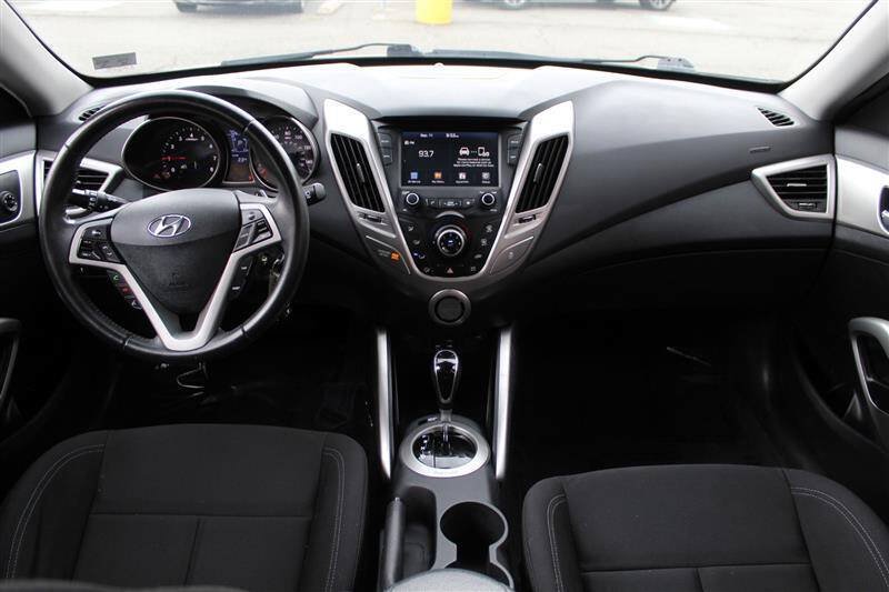 Used 2017 Hyundai Veloster FWD image 13