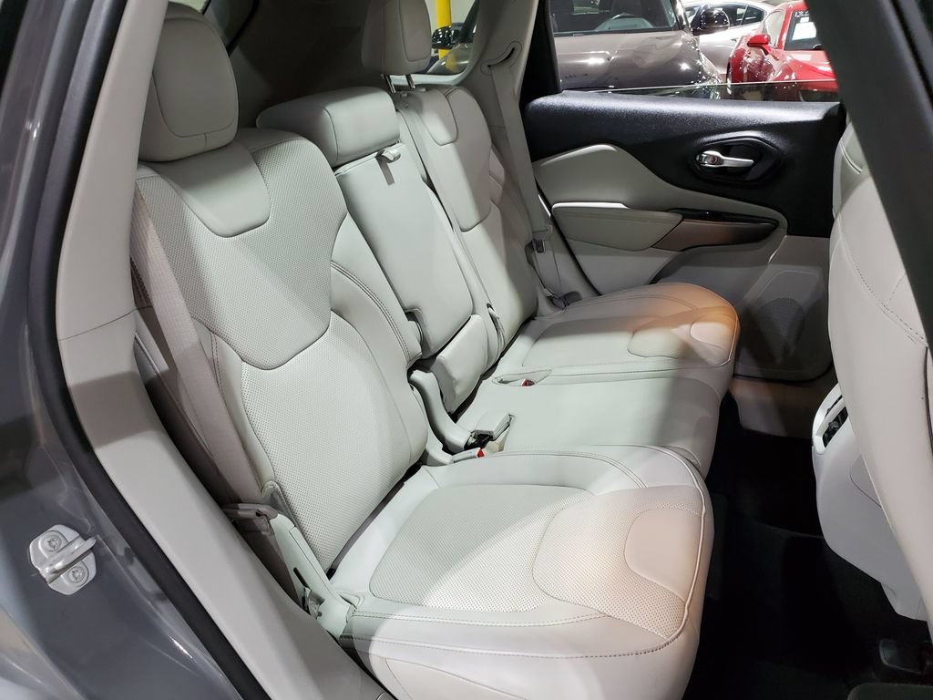 Used 2020 Jeep Cherokee Limited w/ Luxury Group FWD image 20