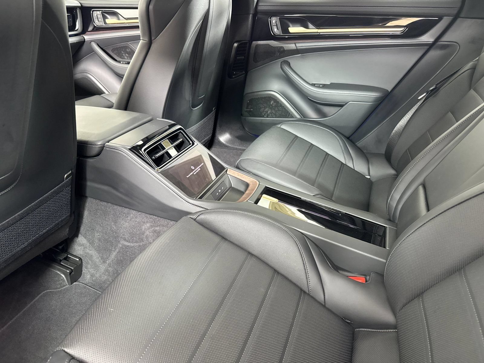 Certified 2025 Porsche Panamera RWD image 13