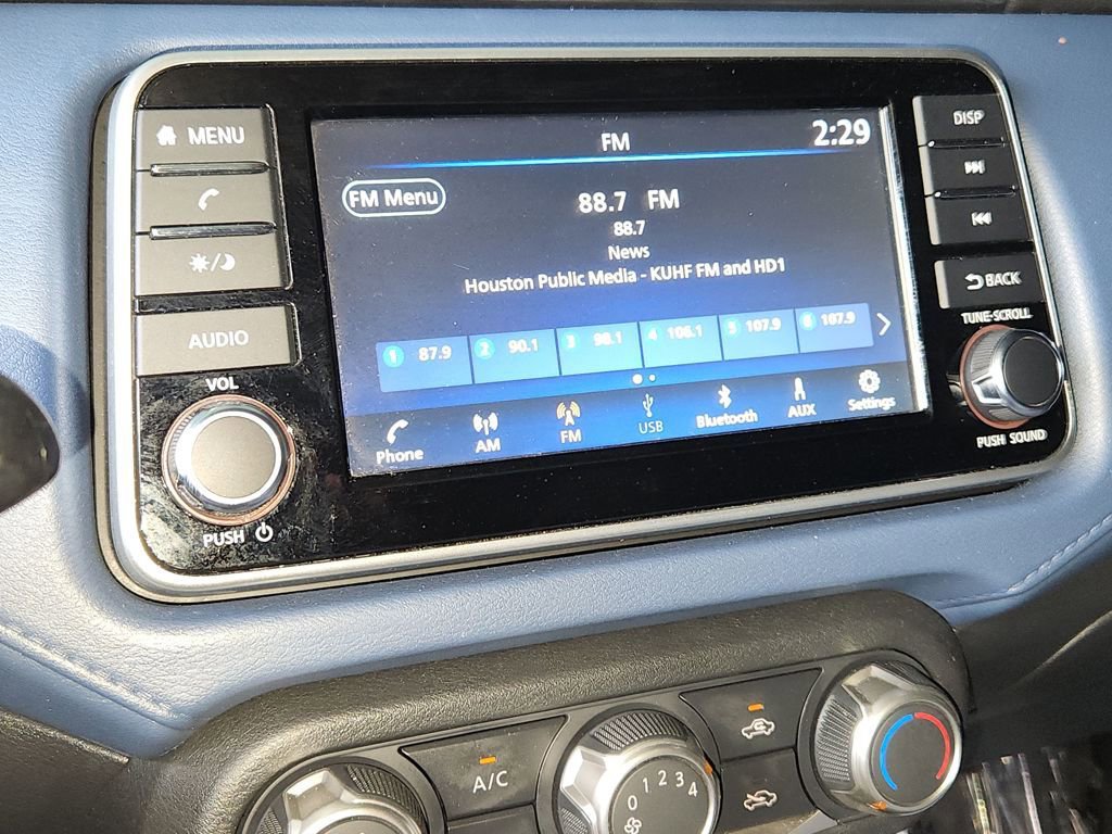 Used 2025 Nissan Versa SV image 31