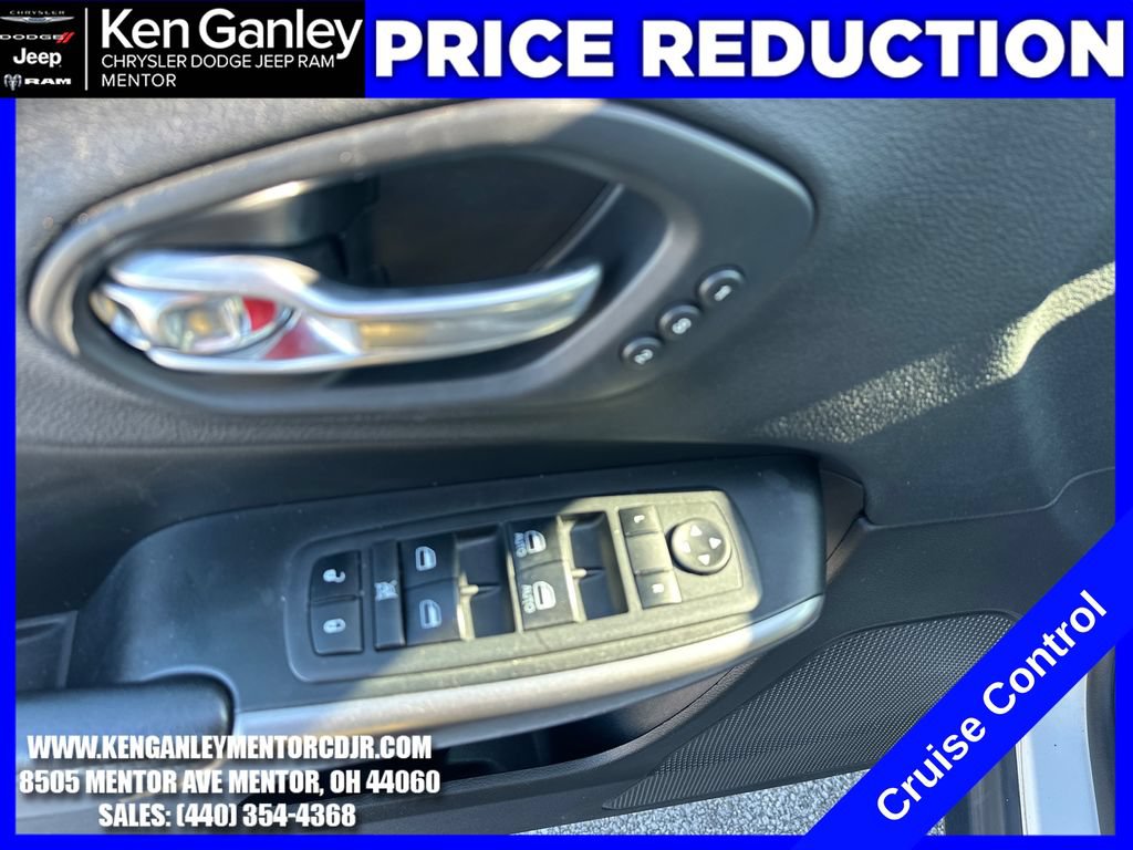 Used 2019 Jeep Cherokee Limited w/ Luxury Group AWD/4WD image 11