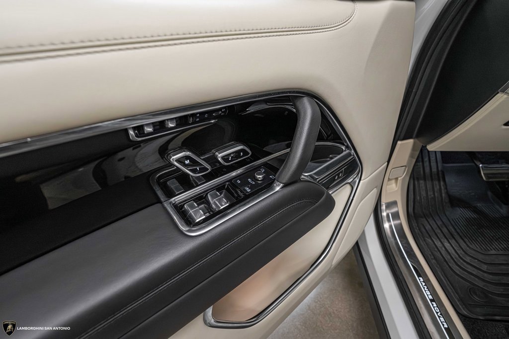 Used 2023 Land Rover Range Rover Long Wheelbase SE image 32