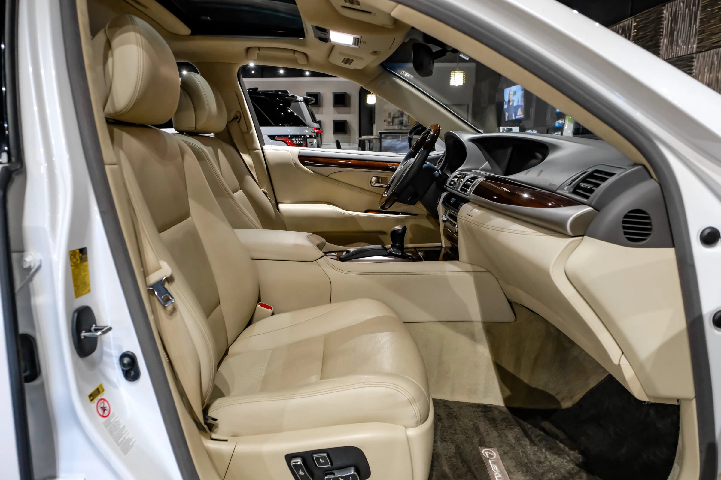 Used 2015 Lexus LS 460 L RWD image 30