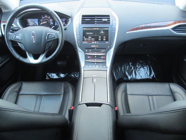 Used 2016 Lincoln MKZ Hybrid image 3