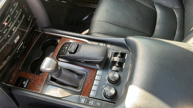 Used 2017 Lexus LX 570 4WD w/ Luxury Package image 15
