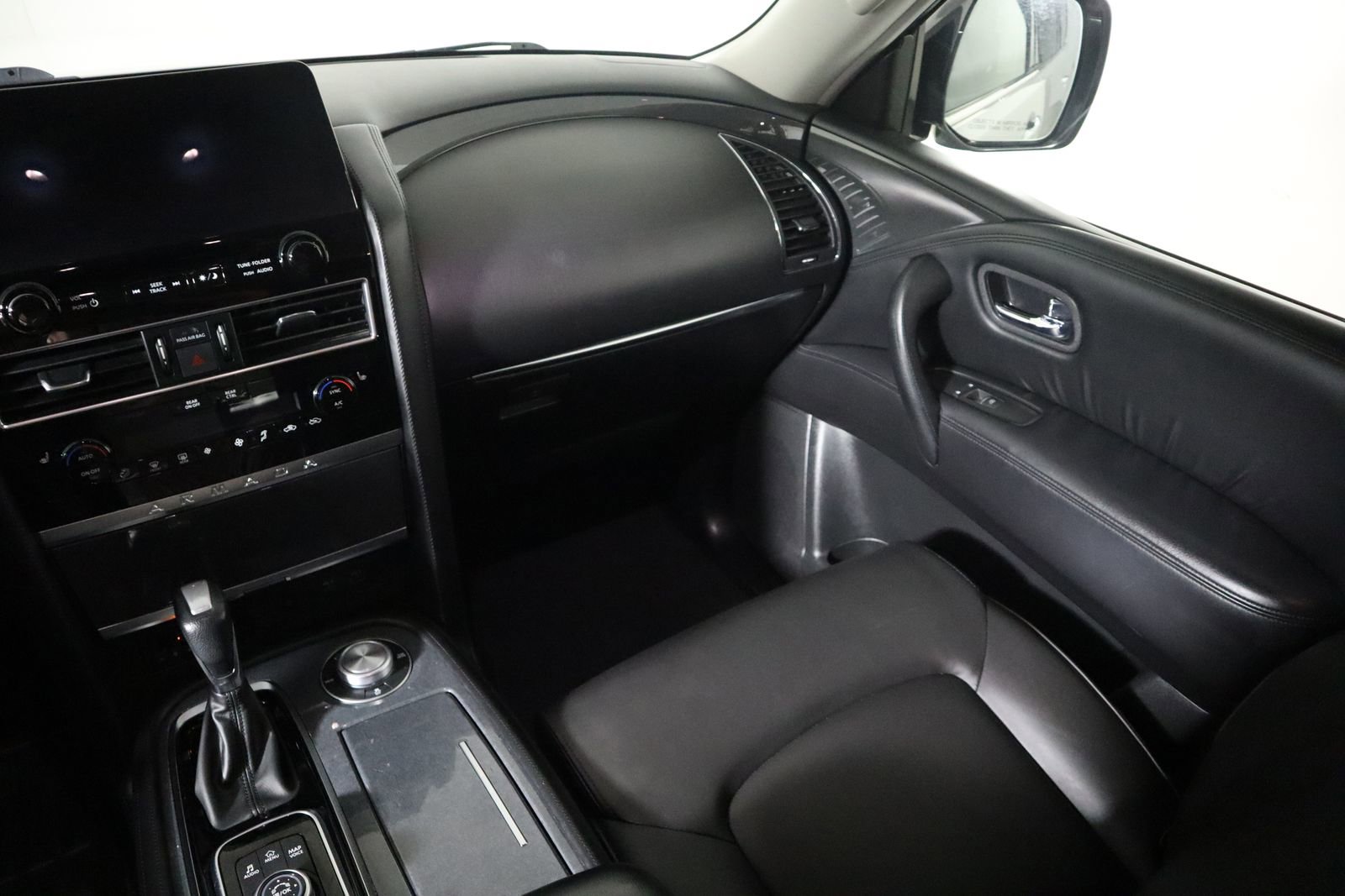 Used 2023 Nissan Armada SV image 26