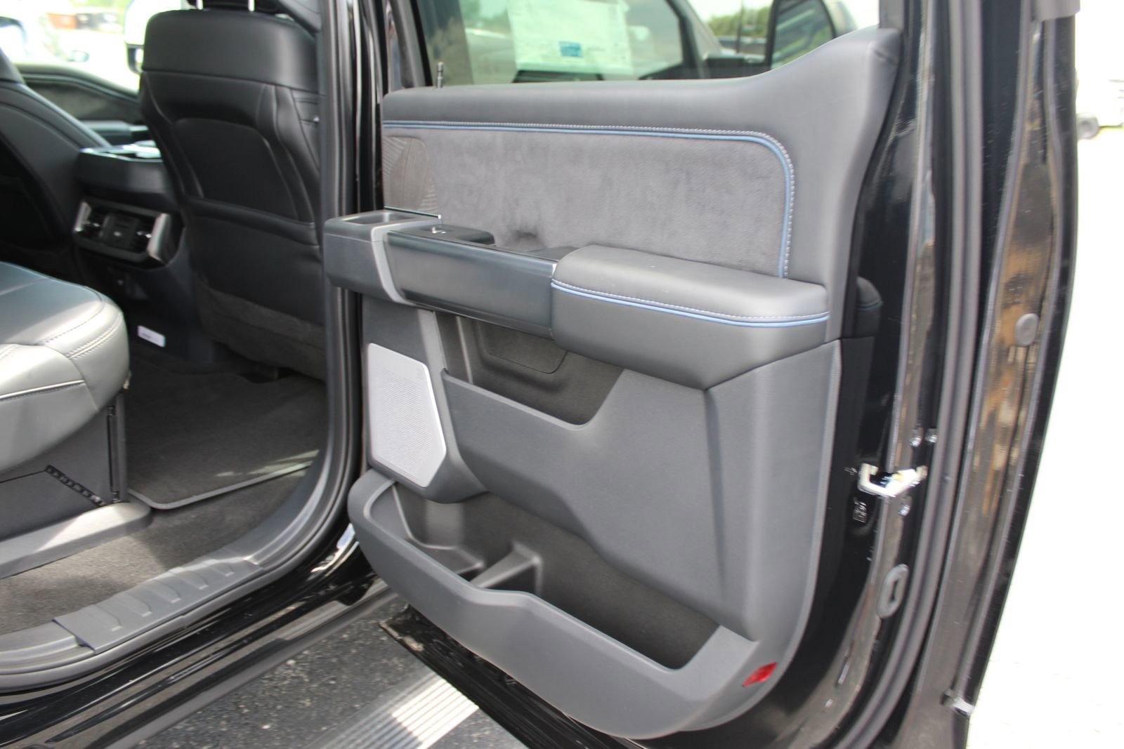 New 2025 Ford F250 Platinum image 15