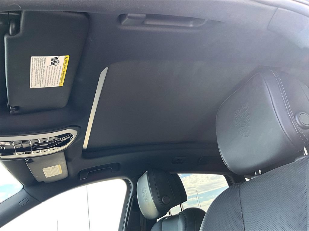 Certified 2023 Porsche Macan S AWD/4WD image 18