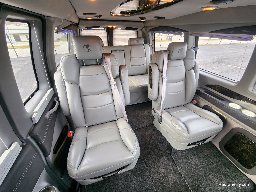 Used 2022 GMC Savana 2500 w/ Enhanced Convenience Package image 6