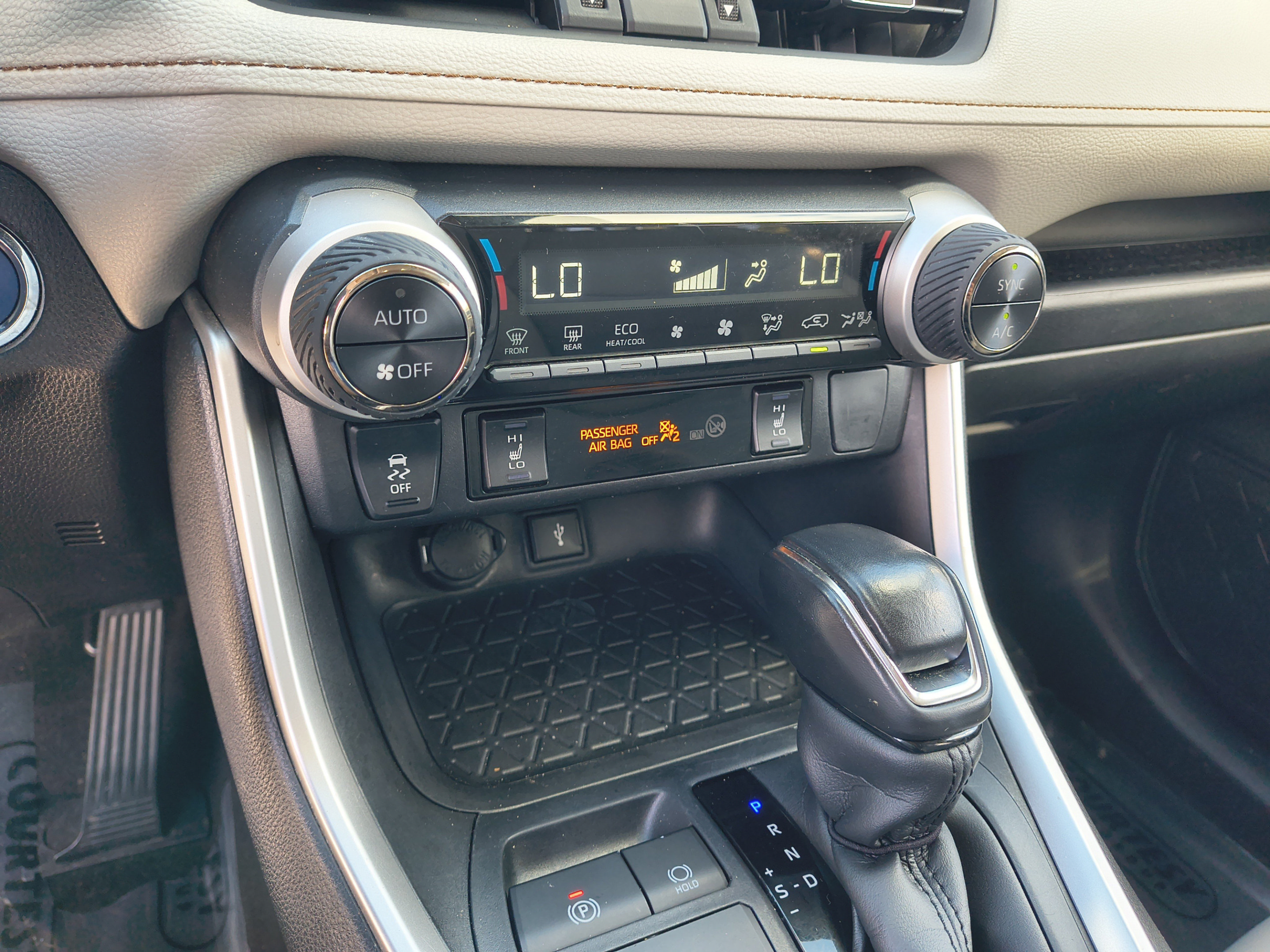 Used 2021 Toyota RAV4 XLE Premium AWD/4WD image 25