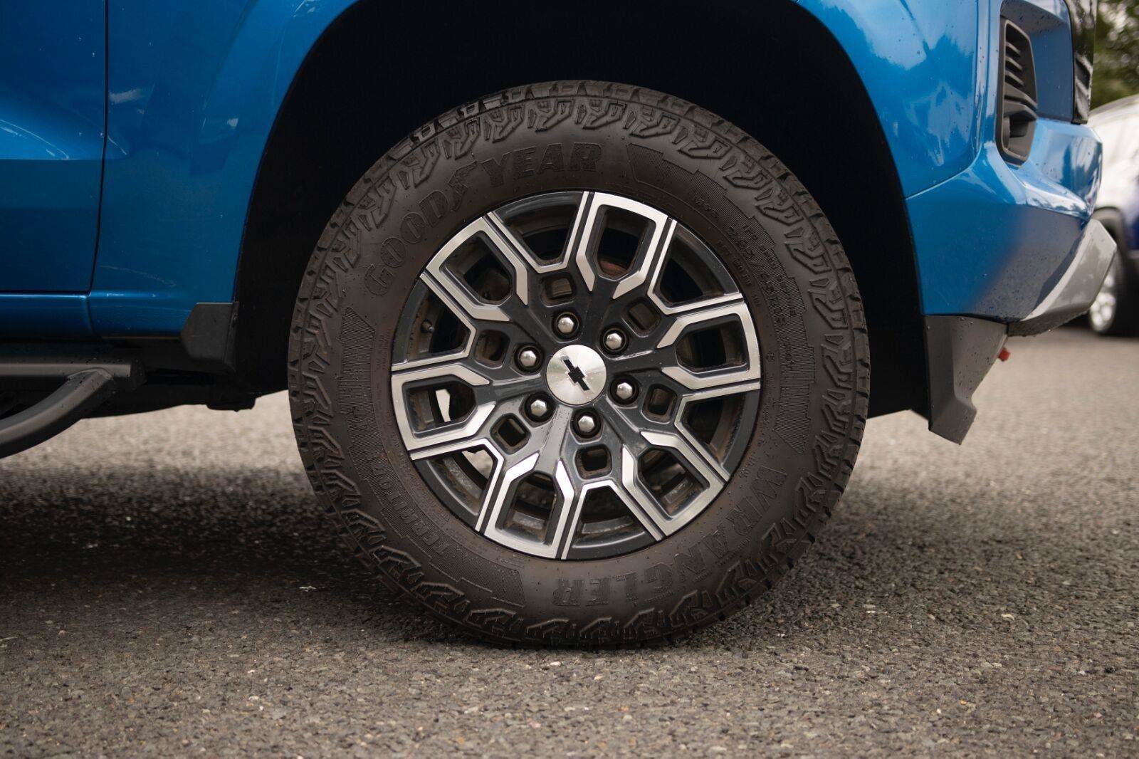 Used 2024 Chevrolet Colorado Z71 AWD/4WD image 23