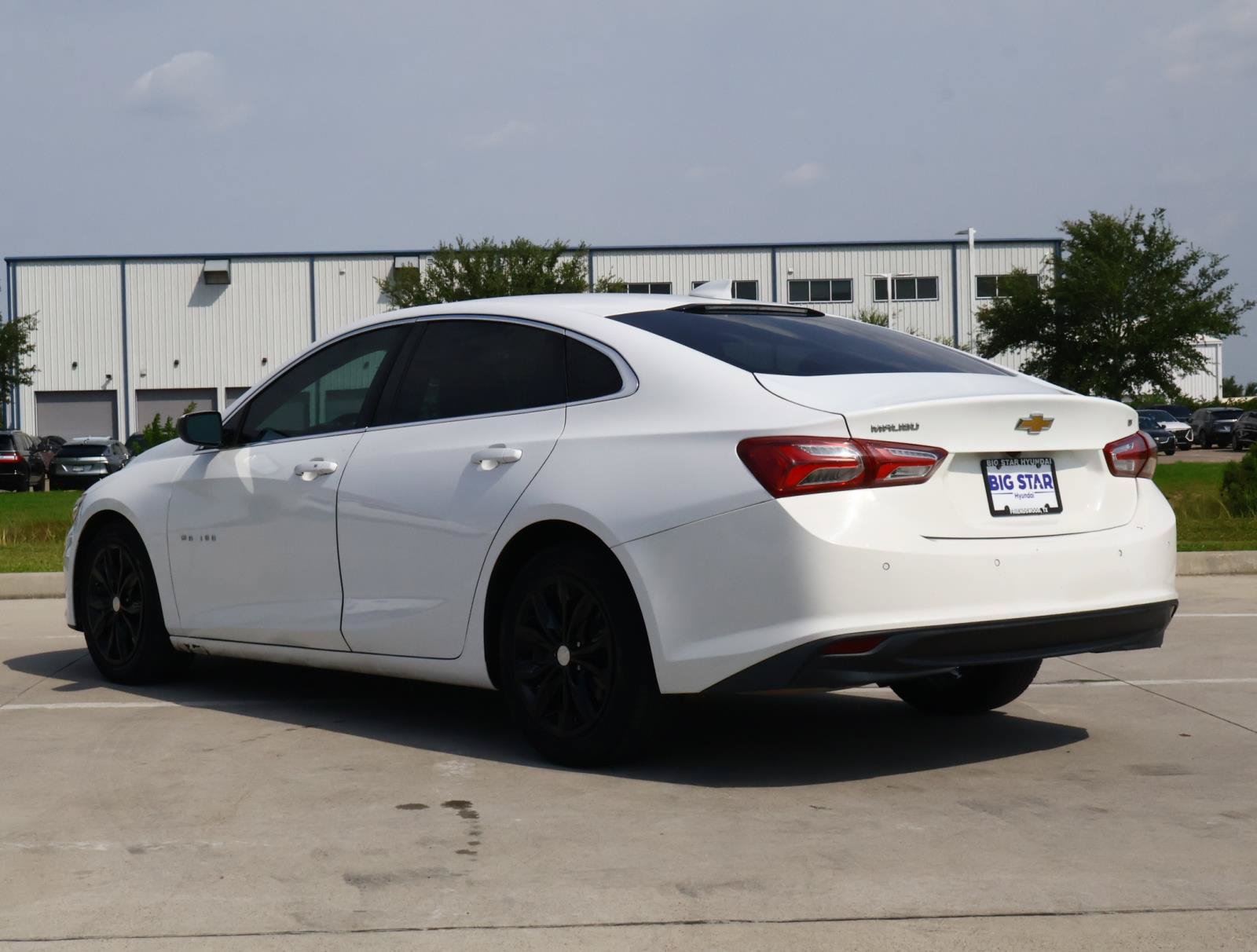 Used 2019 Chevrolet Malibu LT w/ Driver Confidence Package II FWD image 3