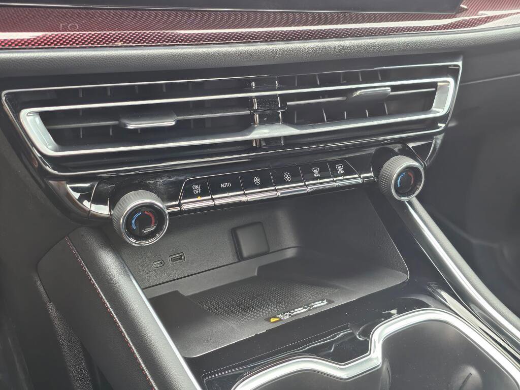 Used 2024 Chevrolet Traverse RS w/ LPO, Floor Liner Package image 34